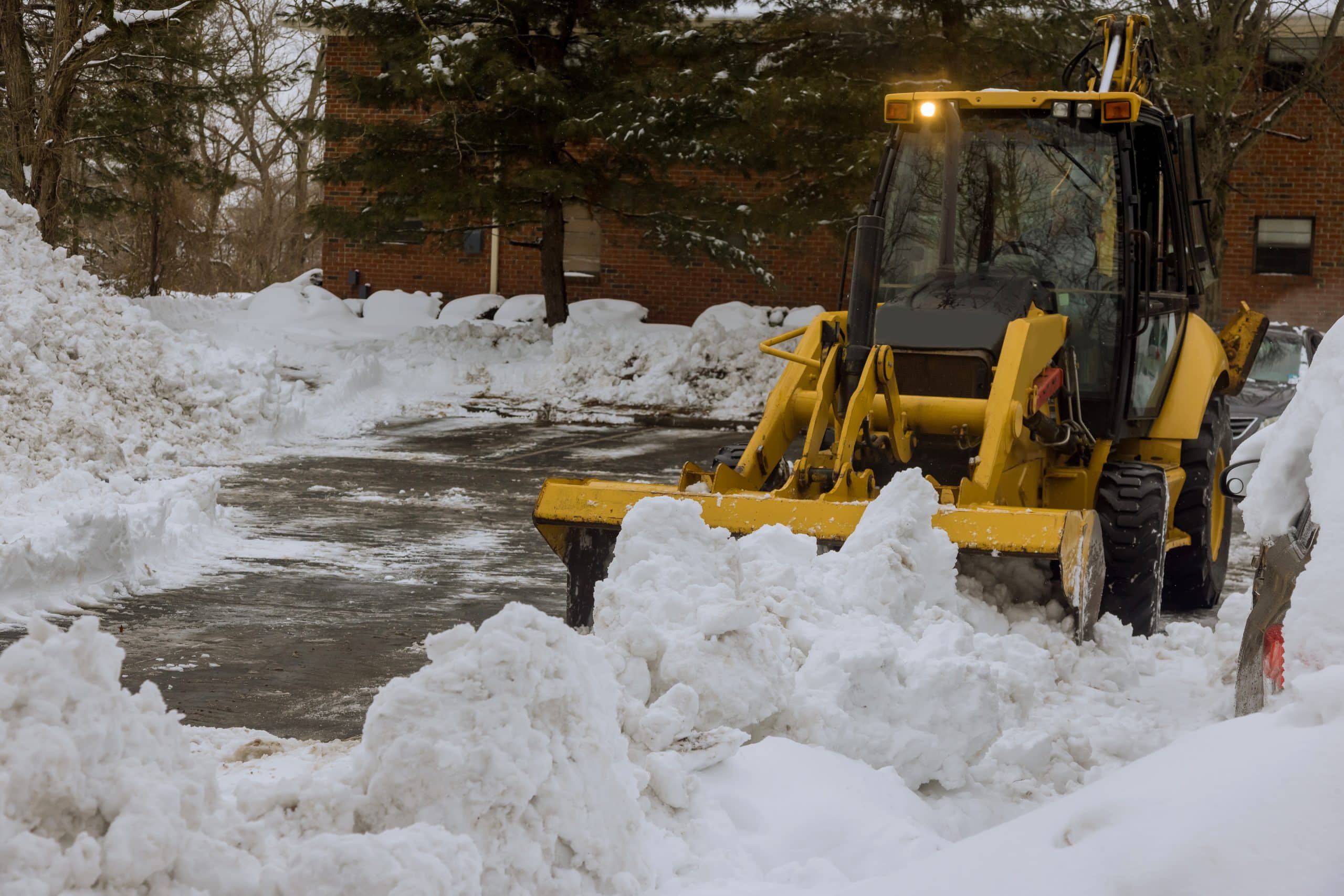 Commercial Snow Removal: Response Times That Matter